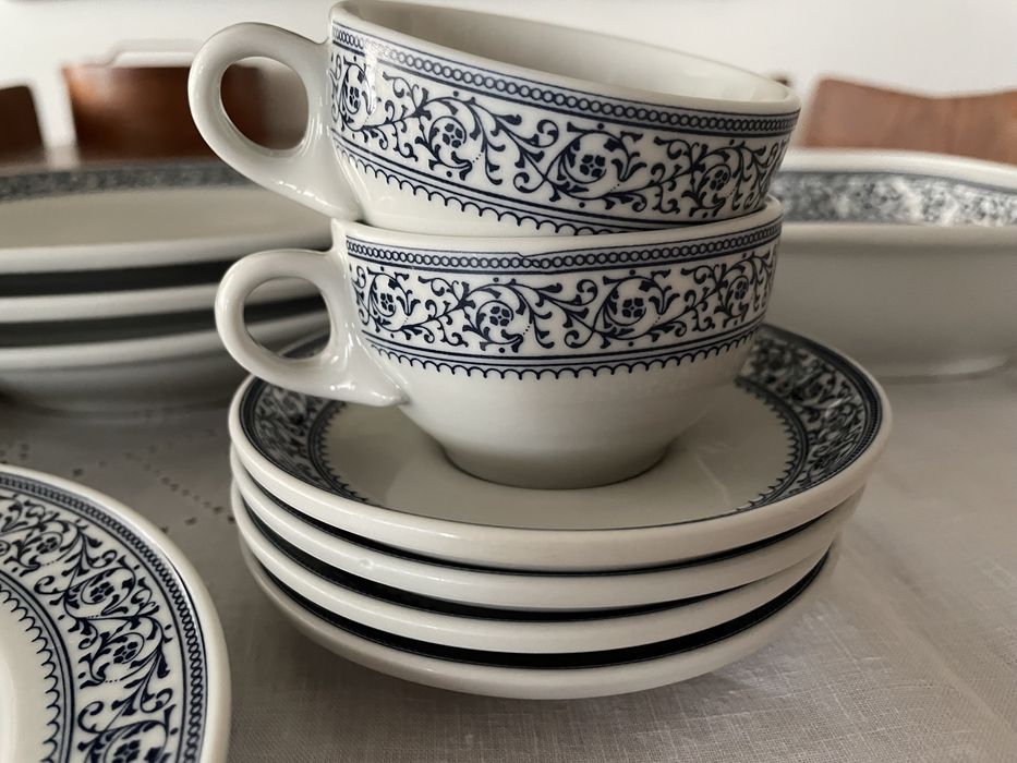 Coimbra SP Portugal. Serviço de porcelana