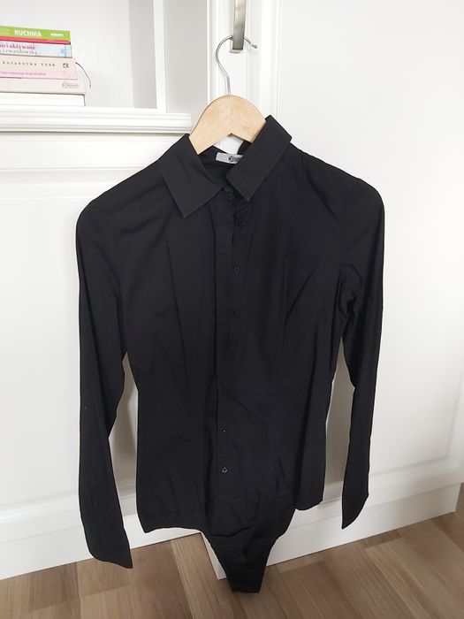 Czarna koszula body firmy Stradivarius