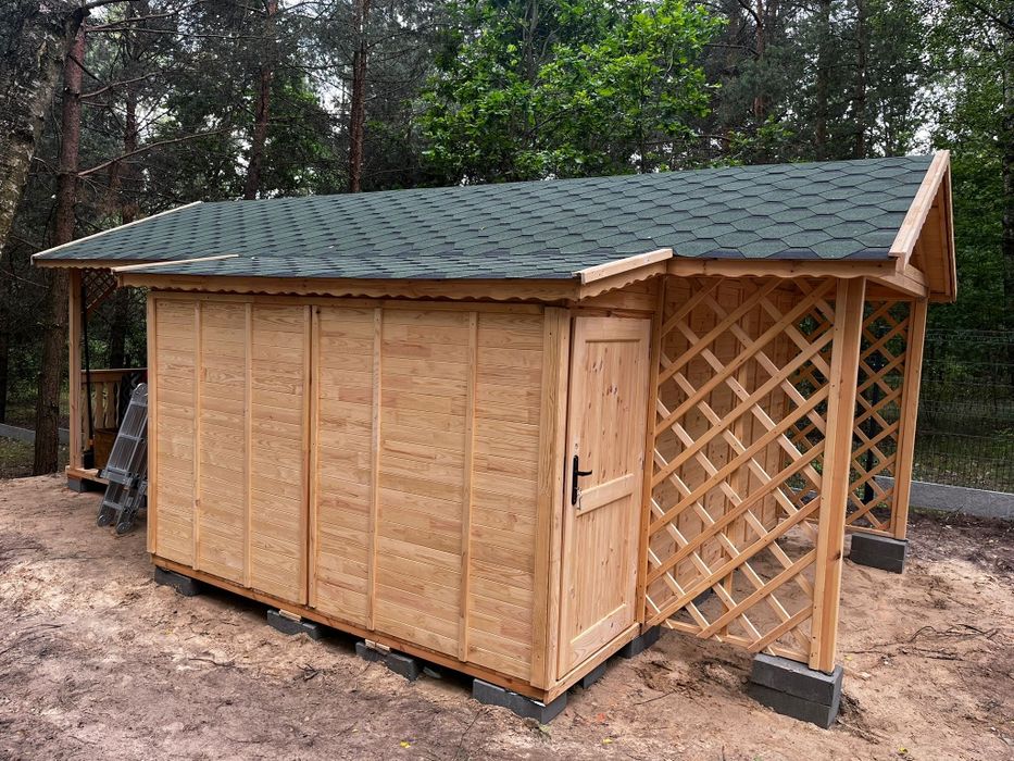 Domek drewniany, ogrodowy z drewutnią i dobudową