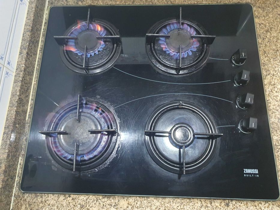 Placa Gaz Zanussi a funcionar em plenas condições