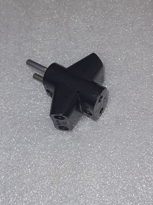 Трійник для розетки.