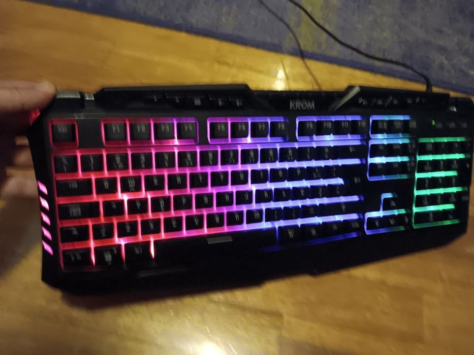 Teclado gaming RGB