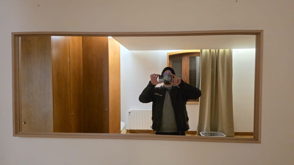 Espelho IKEA NISSEDAL 150x65 — moldura madeira clara