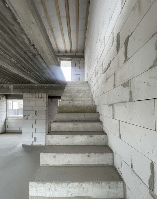 Продаж СУЧАСНОГО  ОСОБНЯКА  з ГАРАЖЕМ  та власною ділянкою 5 соток