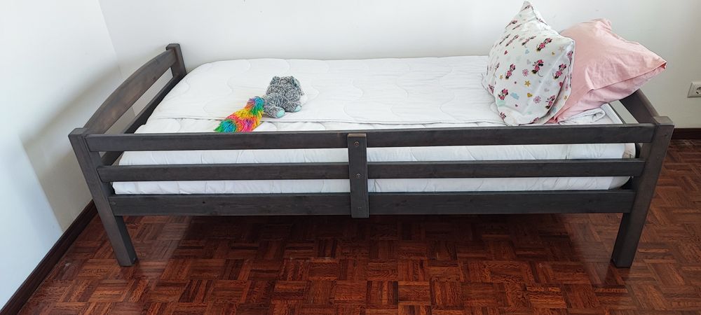 Cama de Solteiro 200 x 90 em Madeira Maciça