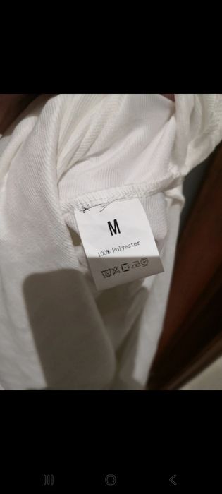 Vestido justo com racha