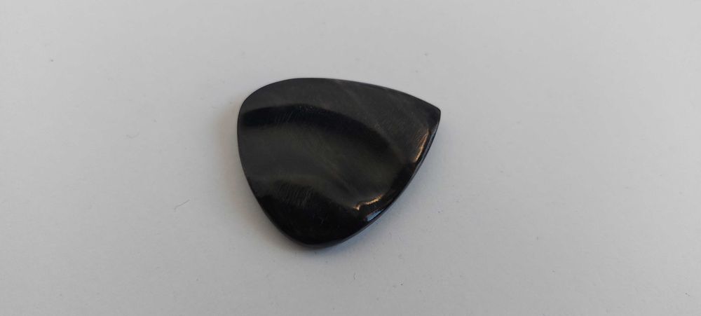Kostka gitarowa DELUXE (róg, heban, ok