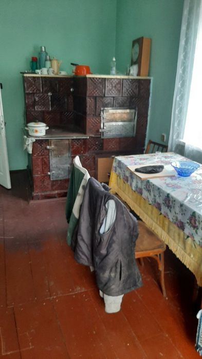 Будинок цегляний, прибудинкова ділянка