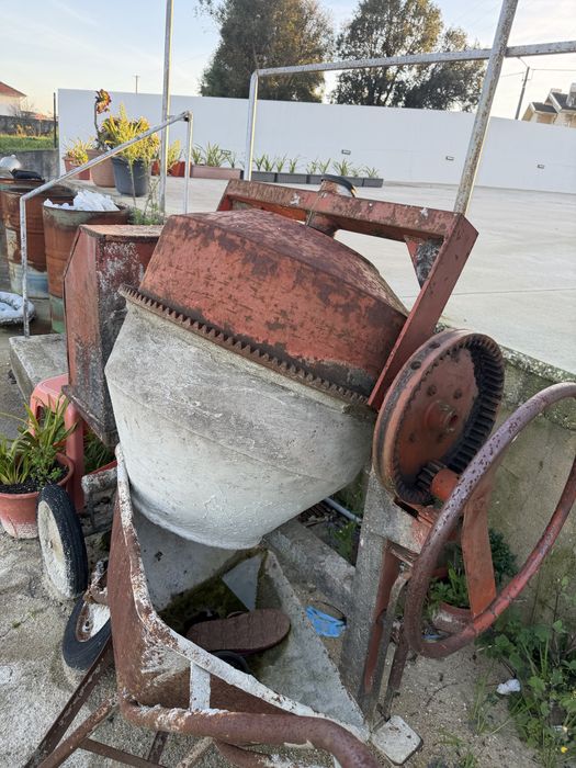 Batoneira e maquina de tijoleira