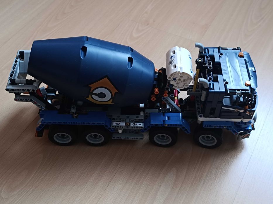 Conjunto Lego Technic 42112 (Camião-Betoneira)
