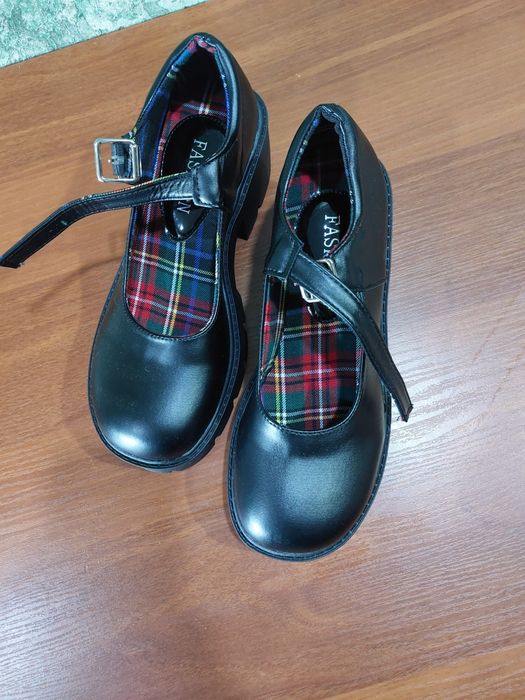 Туфлі в готичному стилі