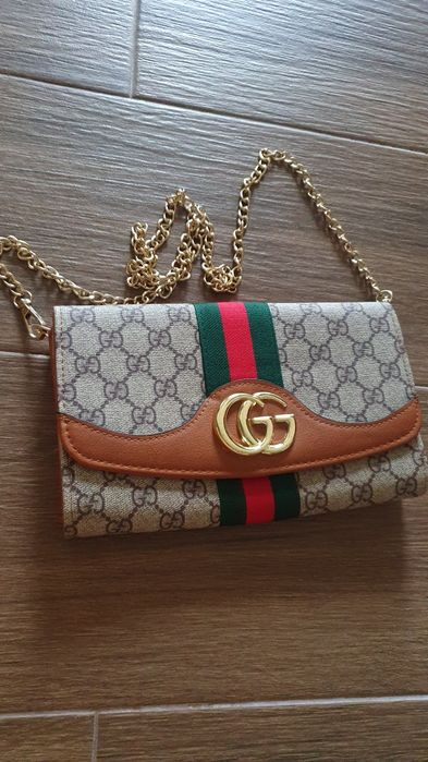 Carteira com corrente