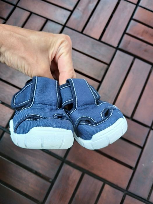 Kapcie na rzepy 26, wkladka wew 16 cm, granatowe
