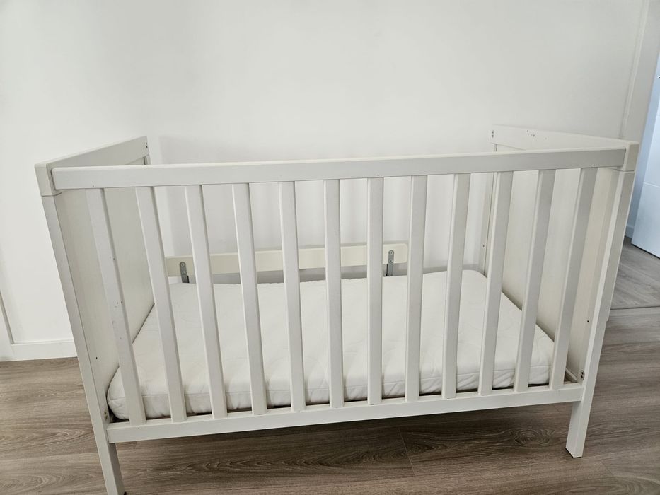 Berço Ikea branco com colchão, 120x60