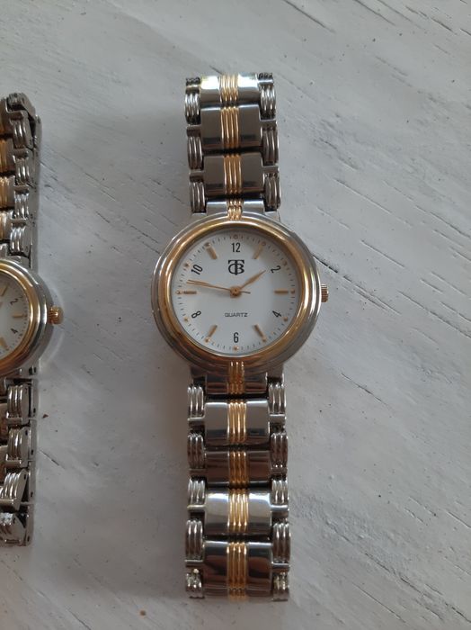 Relógios banhados a ouro