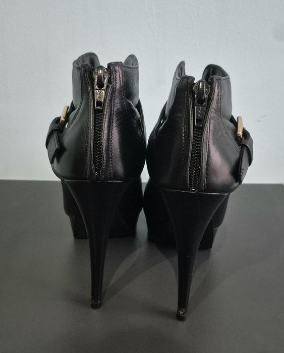 Kazar Czarne skórzane botki na szpilce rozm. 39