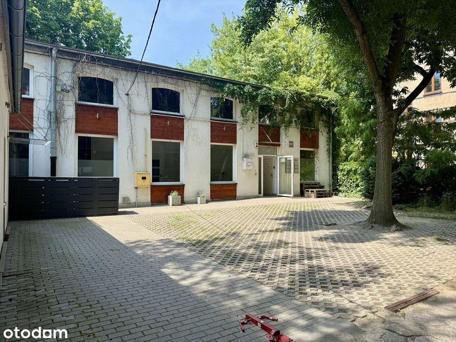 Duży lokal z witrynami i parkingiem w sąsiedztwie stajni Jednorożców