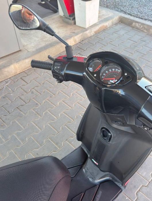 Vende-se Aprilia SR Max 125 i.e.