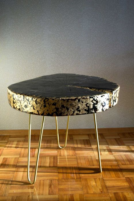 Кофейный стол из слэба клена черного цвета.