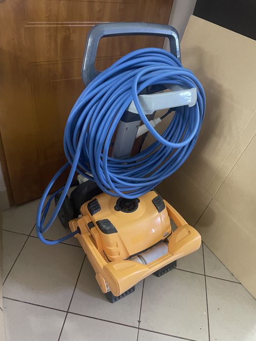 Odkurzacz Basenowy Dolphin Wave 100 z wozkiem, pilotem.