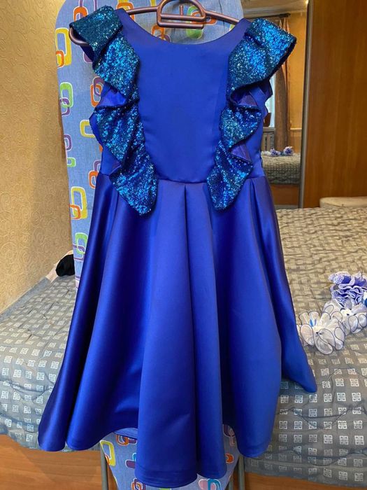 Продам дитячу святкову сукню для 8-10 років