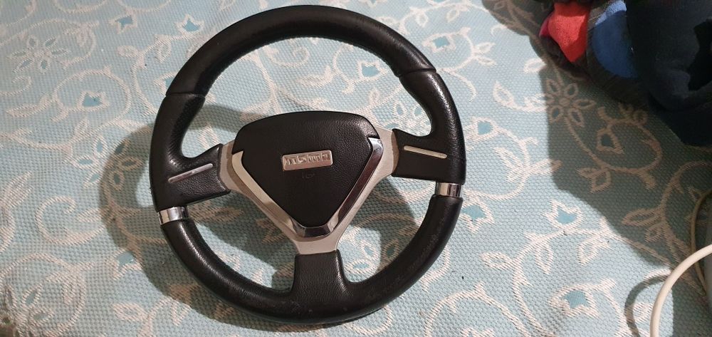 Volante momo Itália