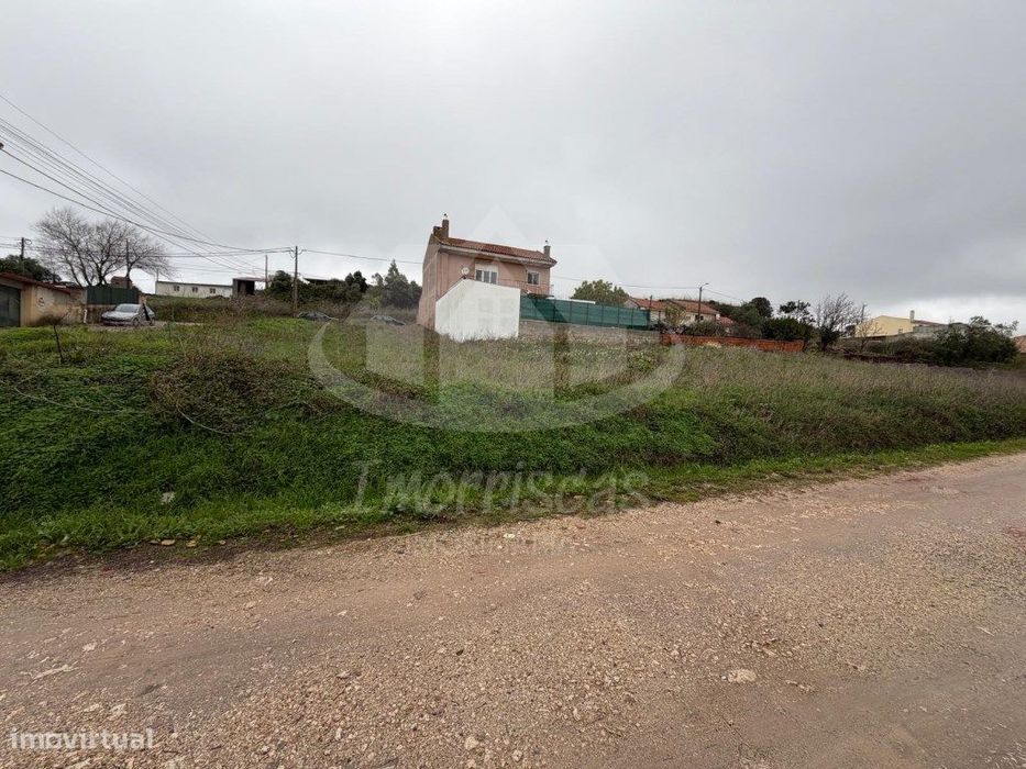 Terreno com 1200 m² na Almargem do Bispo, Sintra
