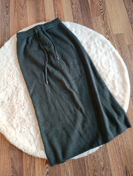 Nowa dzianinowa ciepła spódnica