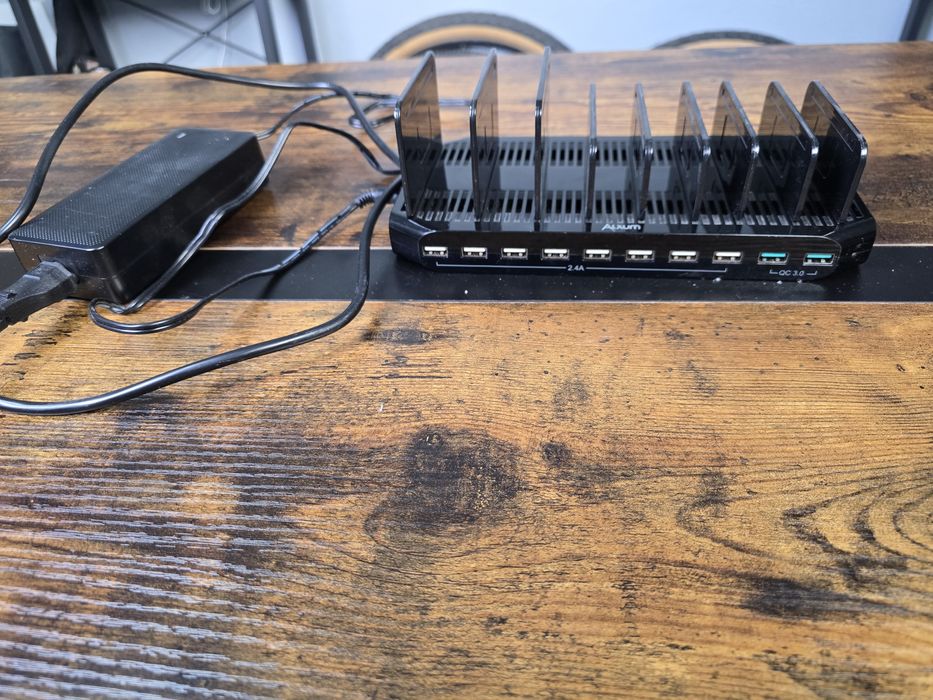 10-port USB charging hub63825206072705121