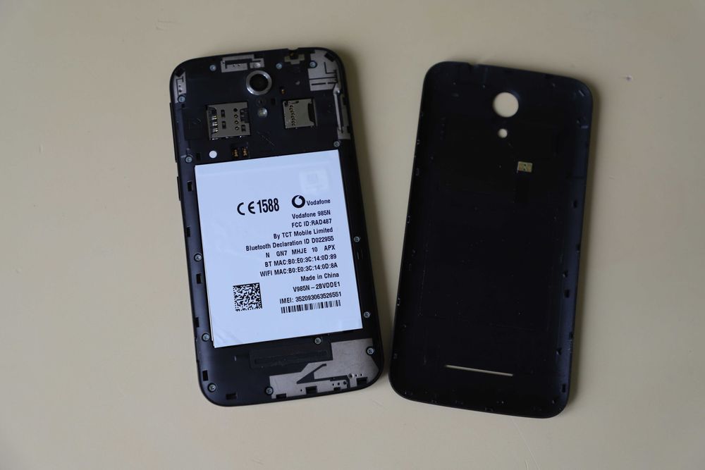 мобільний телефон vodafone 985N