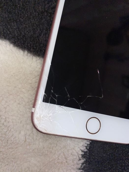 Продам айфон 7+ на ремонт або запчастини