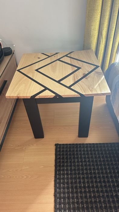 Mesa de sentro pinho