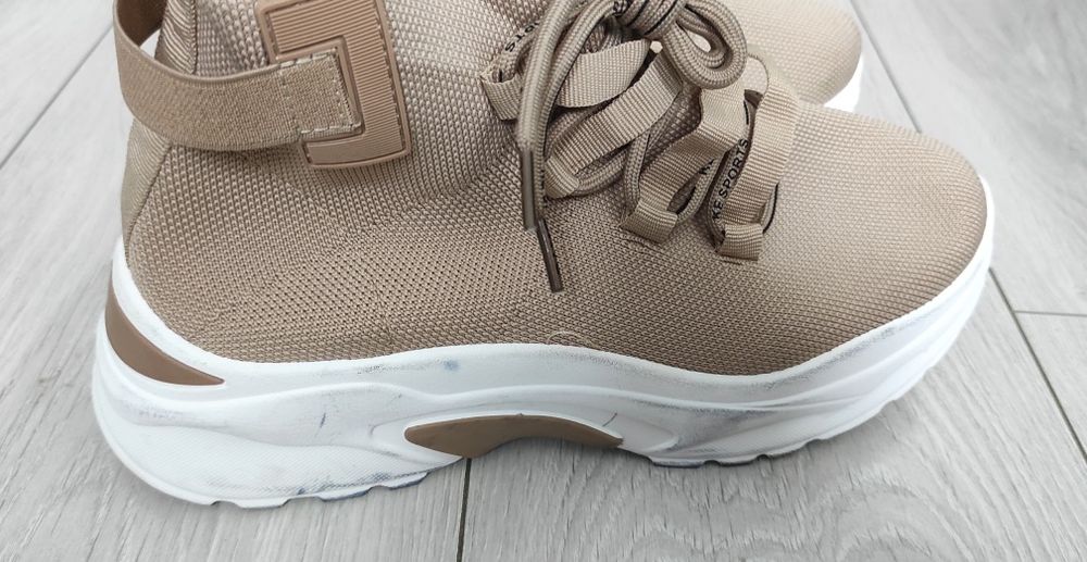 Beżowe elastyczne sneakersy r 39/40