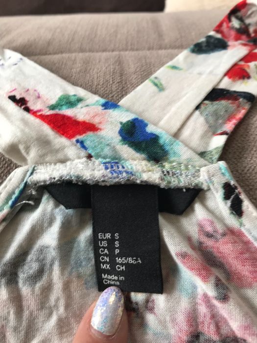 Sukienka S w kwiaty H&M