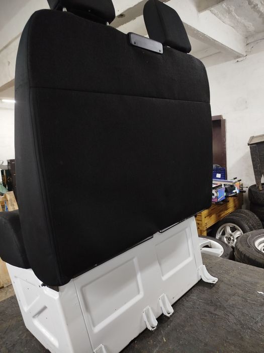 Продаються фари,сідушка та перегородка до 907 спрінтера