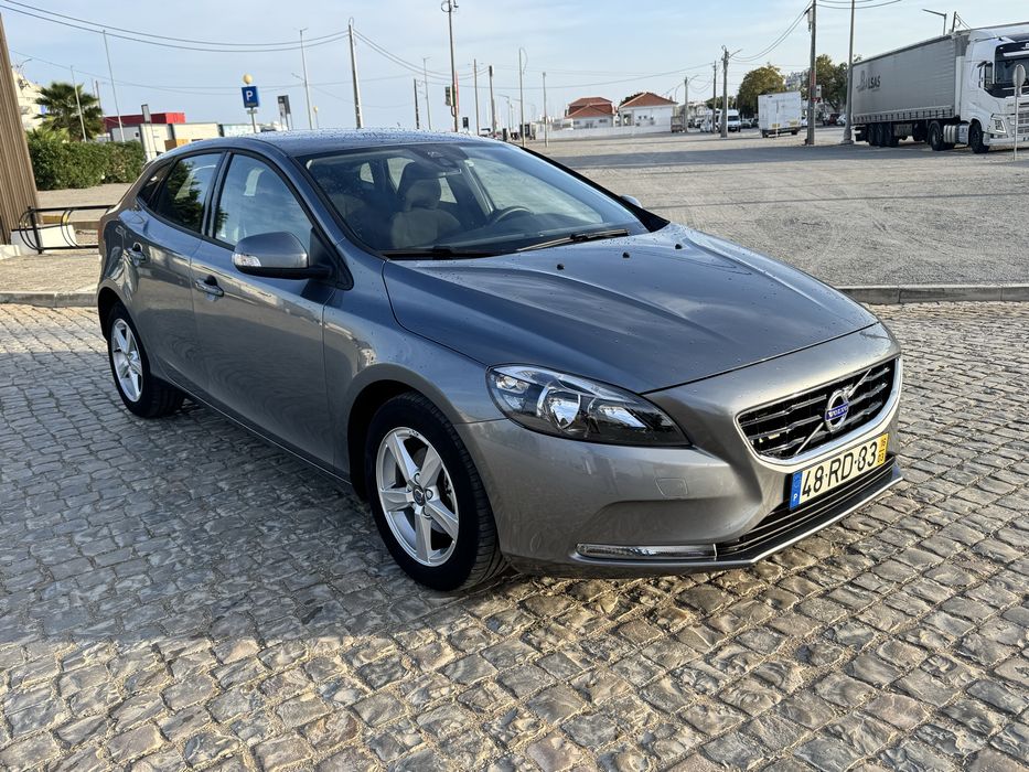 Volvo V40 D2 com 25 mil km foto 3