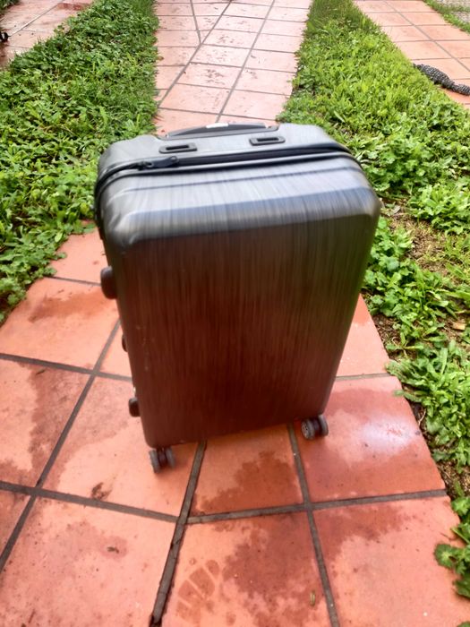 mala de viagem de avião