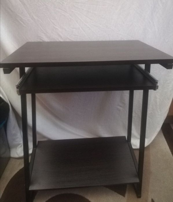 Стіл комп'ютерний.