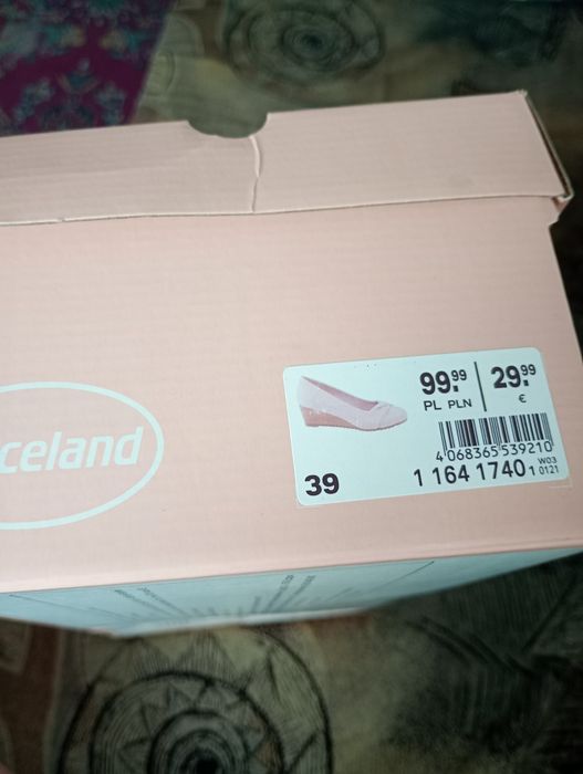 Nowe czółenka na koturnie 39