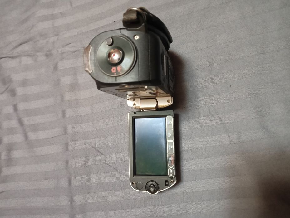 Видео камера Canon FS100.