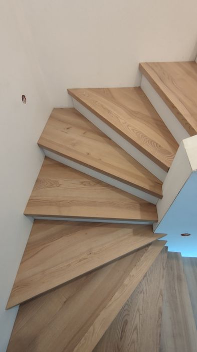 Stopnie drewniane schody trepy JESION -lite drewno