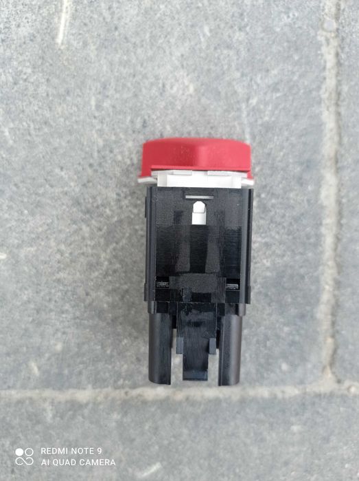 Włącznik świateł awaryjnych VW Golf V G4P11
