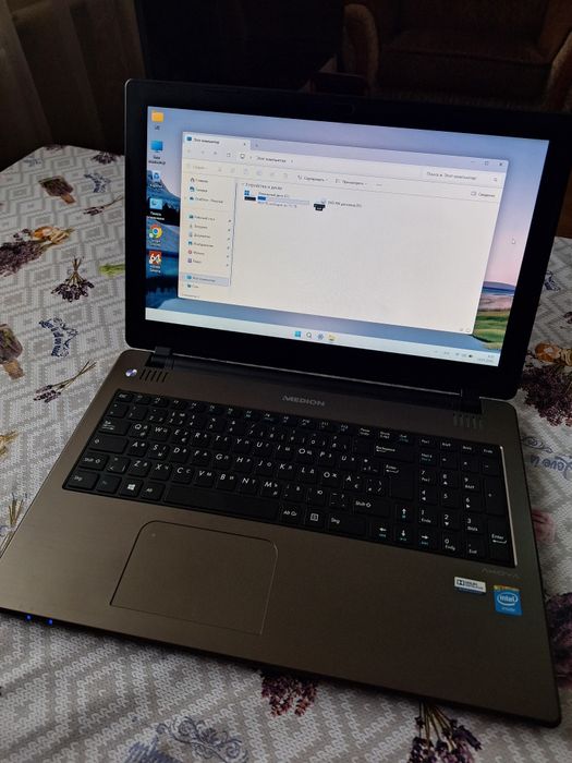 Medion Akoya E6239 4 Ядра,120ssd,8озу.