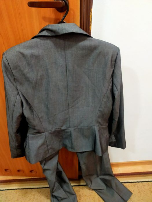 Spodnium w kolorze ciemno szarym