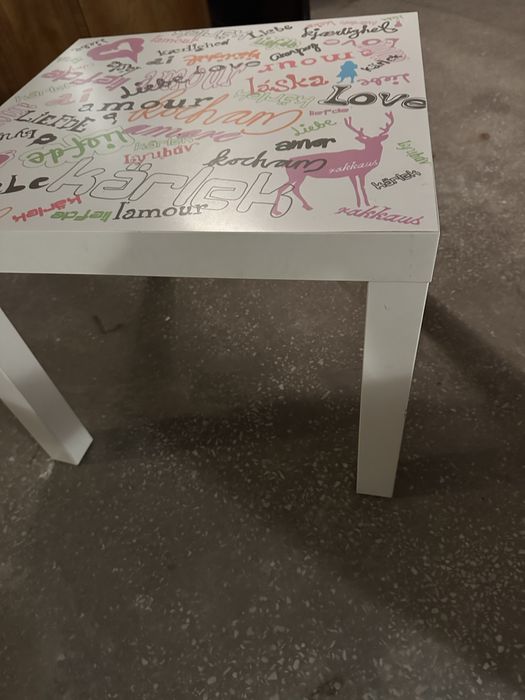 stół Lack Ikea.