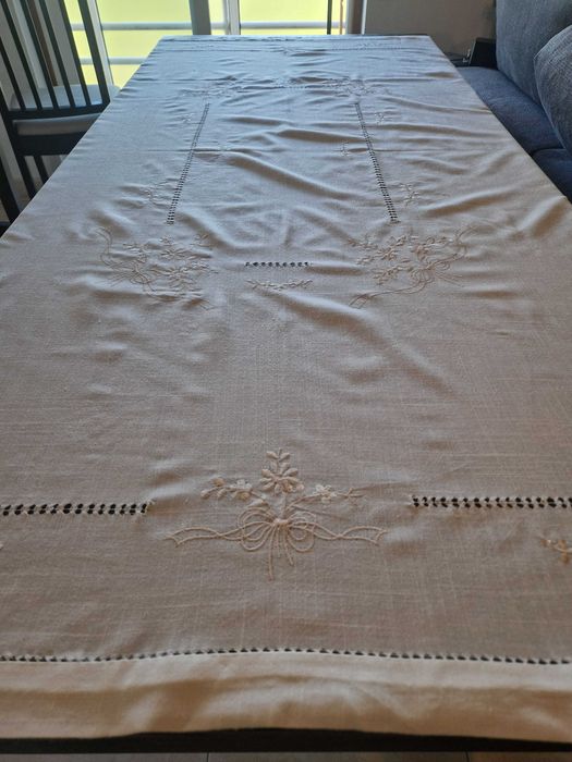Toalha de Mesa Branca de Algodão