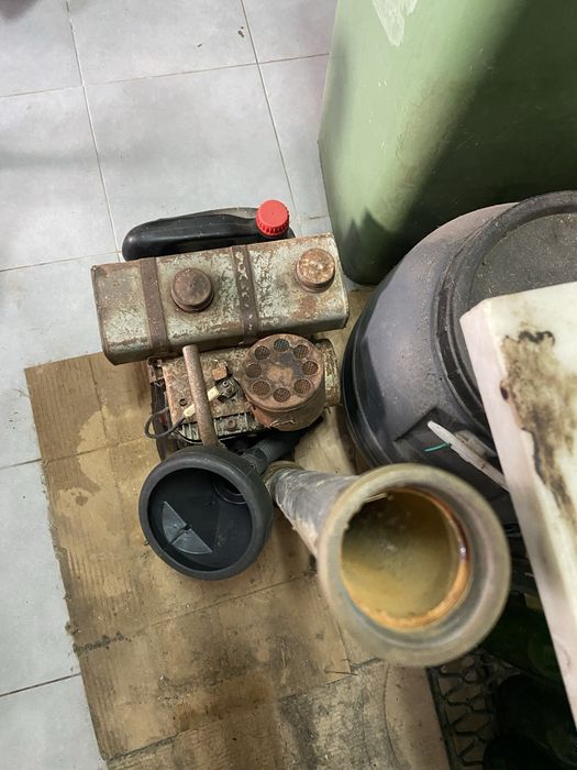 Bomba de água antiga