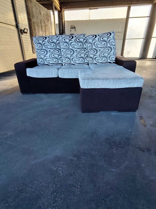 Sofá 3 lugares Preto e Cinza Claro com chaise longue - 2,10m