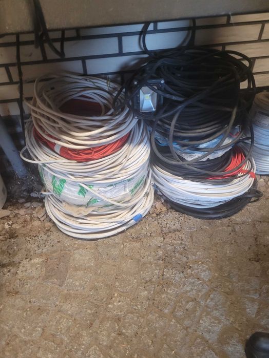 Sprzedam lampy i przewody elektryczne różne