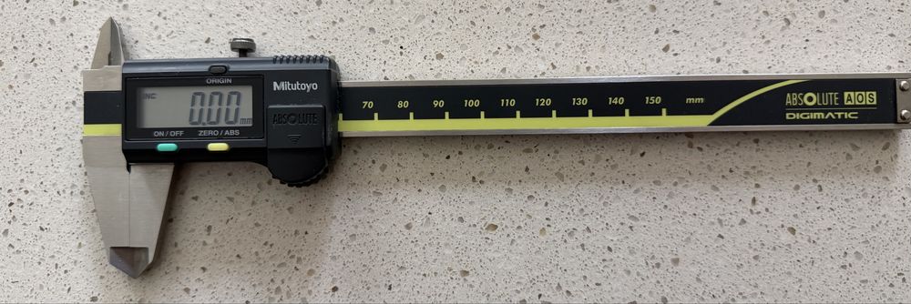 Suwmiarka Mitutoyo model CD-15APX